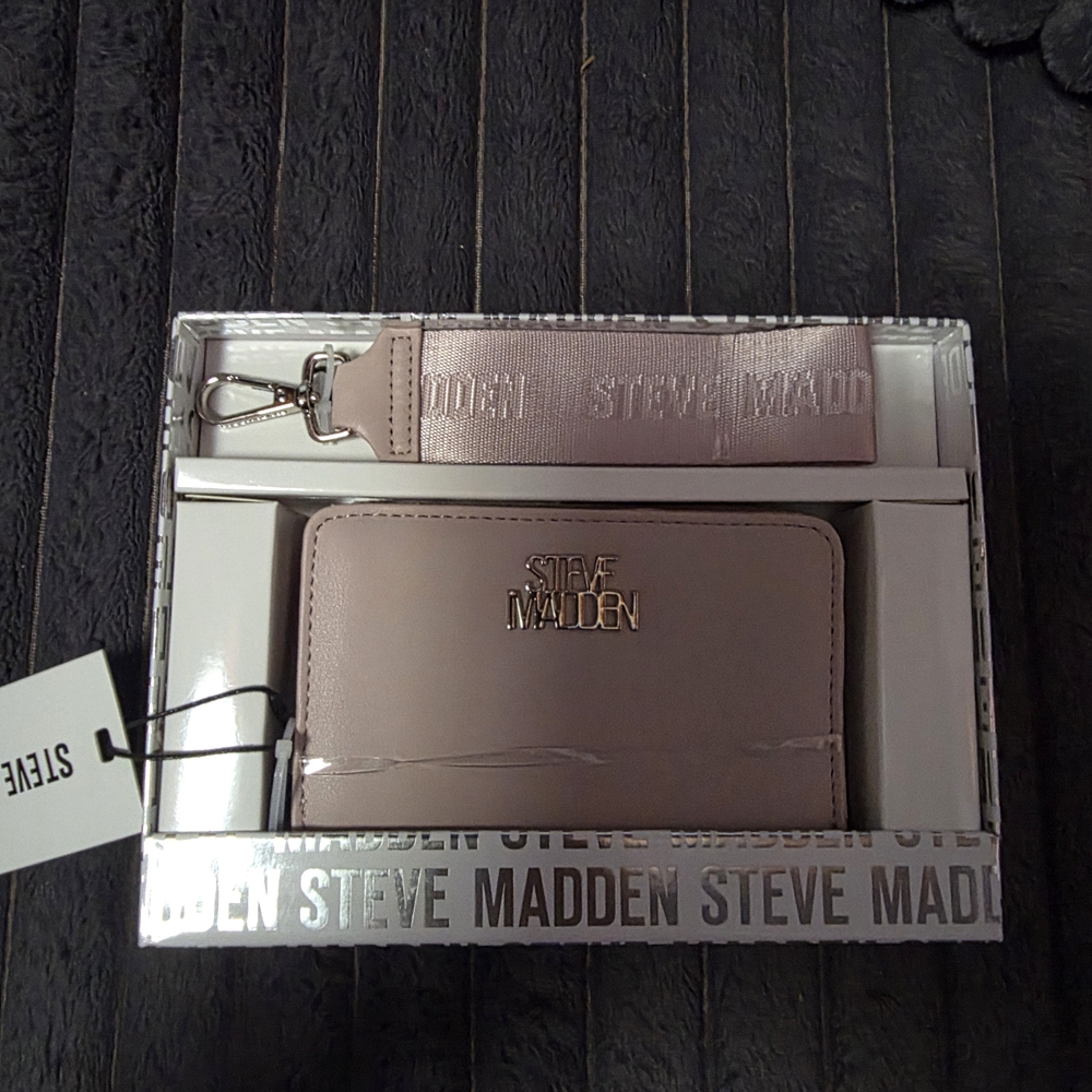 Steve Madden Pink Wallet and Keychain Set